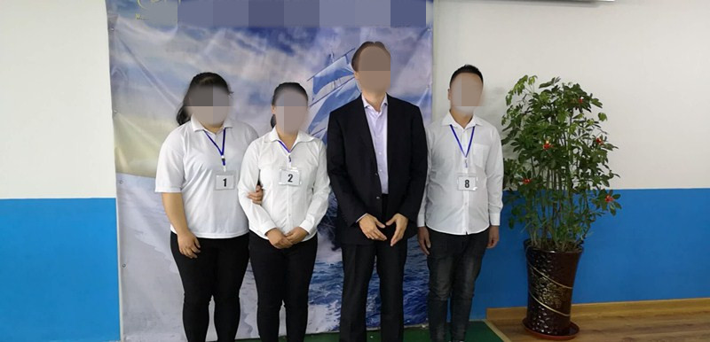 2018年5月14制包合格人员与社长合影